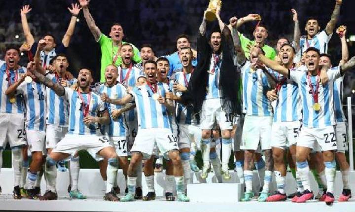 Argentina chega ao terceiro título mundial e Messi é convidado para colocar os pés na calçada da fama do Maracanã