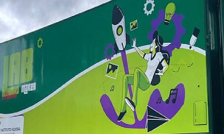 Caminhão tecnológico do IFSULDEMINAS traz curso de Robótica para Paraguaçu/MG.