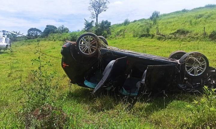 Criança de 5 anos morre após carro capotar na Rodovia Fernão Dias, em Três Corações/MG.