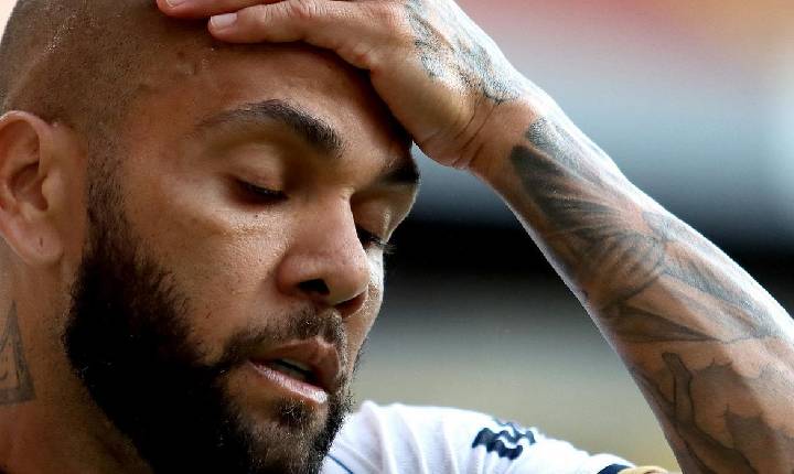 Daniel Alves é detido pela polícia espanhola por acusação de agressão sexual