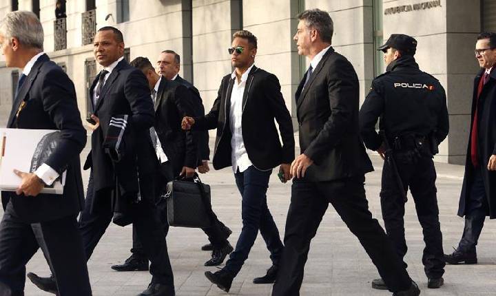 'Eu assino o que meu pai pede', diz Neymar em julgamento por corrupção em Barcelona