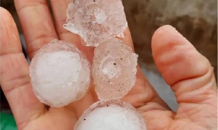 Granizo atingiu pelo menos 600 casas e deixou desalojados e desabrigados em cidade de MG