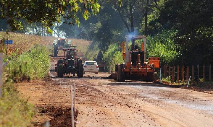 Iniciada a pavimentação da antiga estrada de Fama/MG.