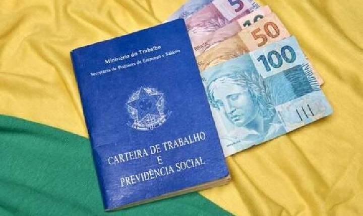Lula anuncia aumento de R$ 18 no salário mínimo e reajuste na isenção do IRPF