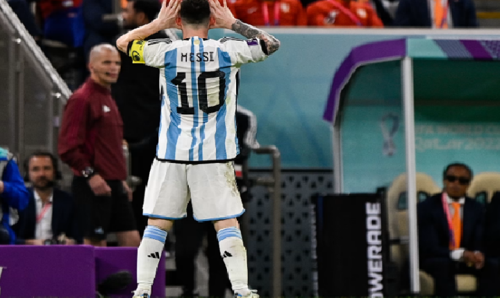 Messi brilha pela Argentina, mostra como é ser líder e se credencia como craque da Copa