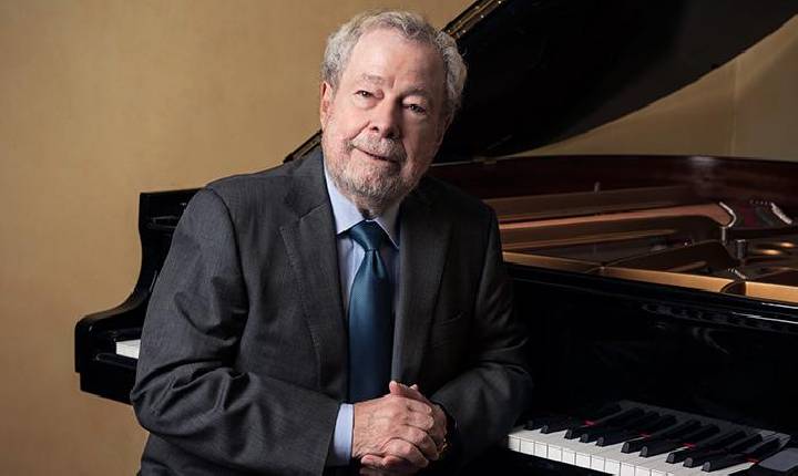 Morre Nelson Freire, um dos maiores pianistas do mundo, aos 77, no Rio de Janeiro.