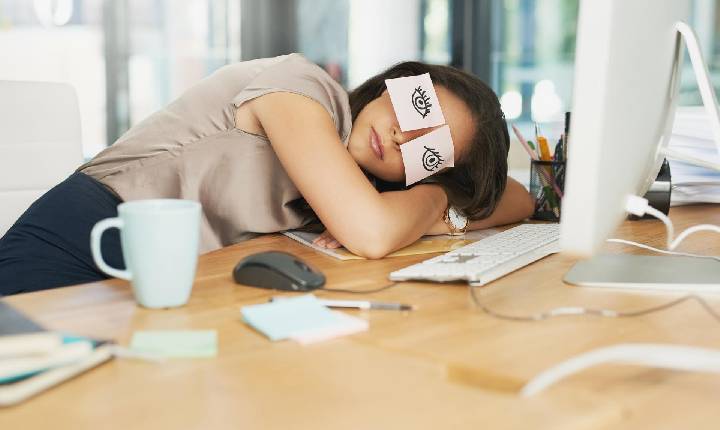 O efeito sobre o cérebro de soneca durante o dia, segundo ciência.
