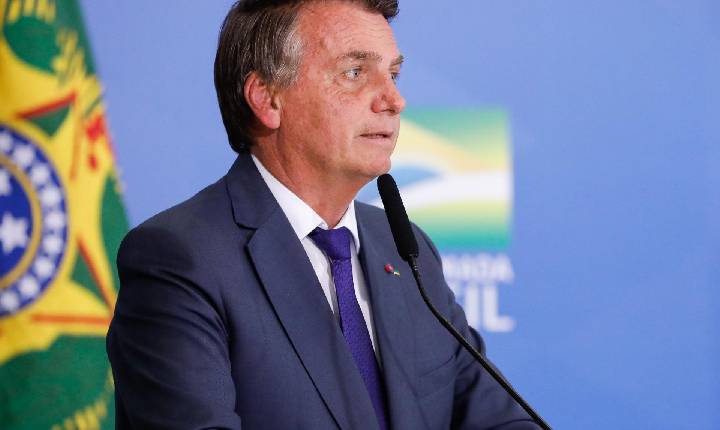 O presidente Jair Bolsonaro vai entrar com ação no STF pedindo ICMS fixo para os combustíveis no Brasil.