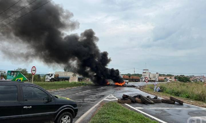 País tem 267 pontos de manifestação, incluindo 89 bloqueios em estradas, diz PRF