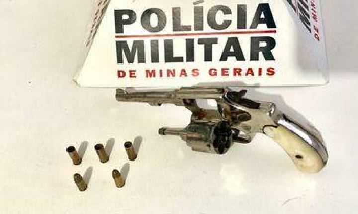Polícia Militar Apreende arma de fogo e drogas ilícitas em Pouso Alegre/MG.