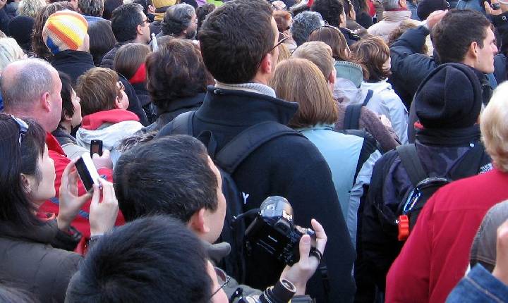 Terra chega a 8 bilhões de habitantes: quantas pessoas o planeta aguenta?