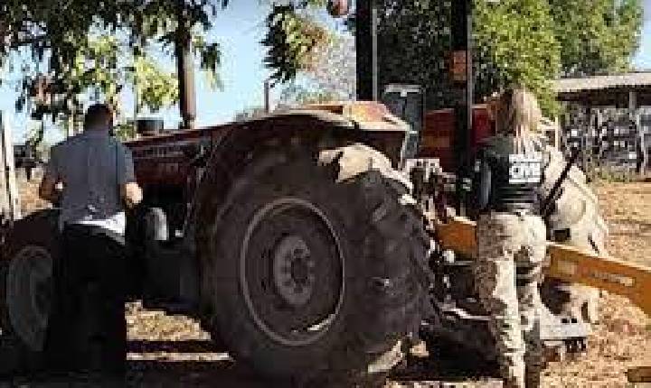 Trator furtado em Três Pontas é recuperado em Campos Gerais