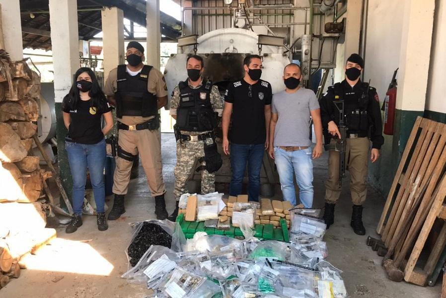 175kg de maconha e cocaína são incineradas.