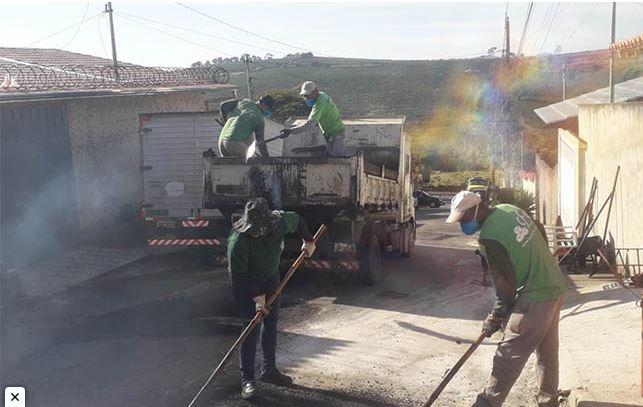 Capina e operação tapa-buraco em Varginha