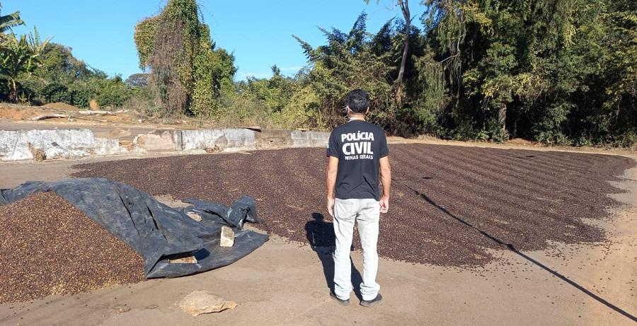 Polícia Civil conclui inquérito sobre furto de mais de 2 toneladas de café.