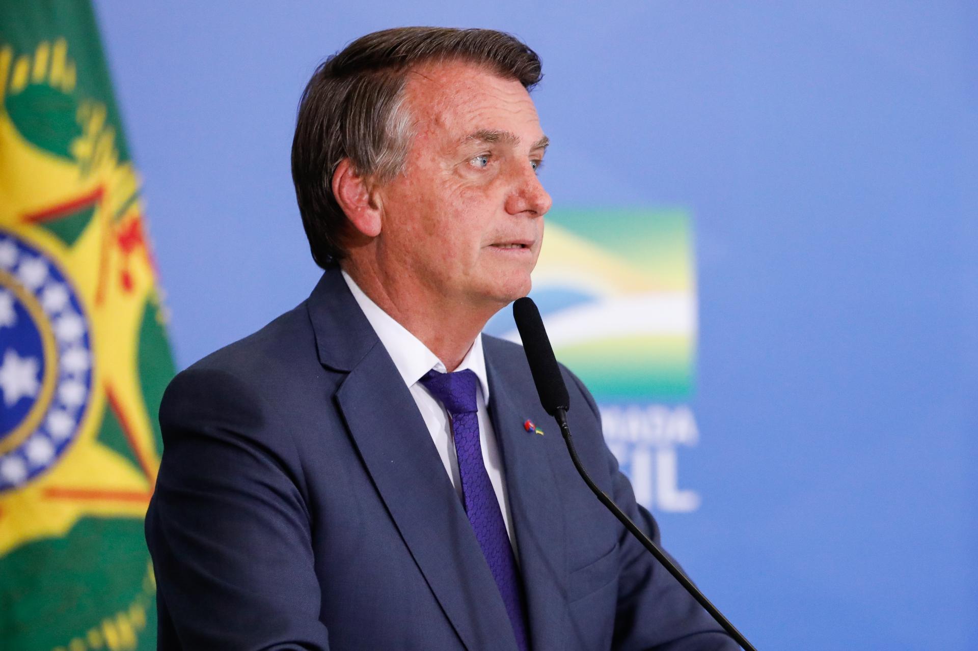 O presidente Jair Bolsonaro vai entrar com ação no STF pedindo ICMS fixo para os combustíveis no Brasil.