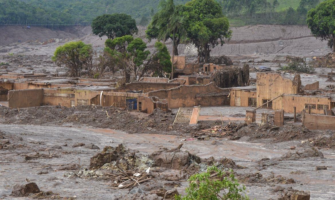Quase 6 anos depois, cidades atingidas pela Tragédia de Mariana ainda buscam indenização.