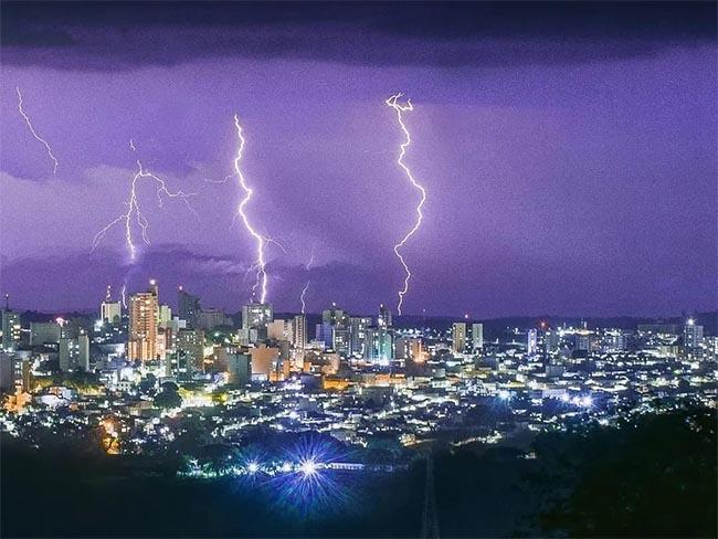 Inmet emite alerta para tempestade com ventos de até 100 km/h e granizo para o Sul de Minas nas próximas 24 horas.