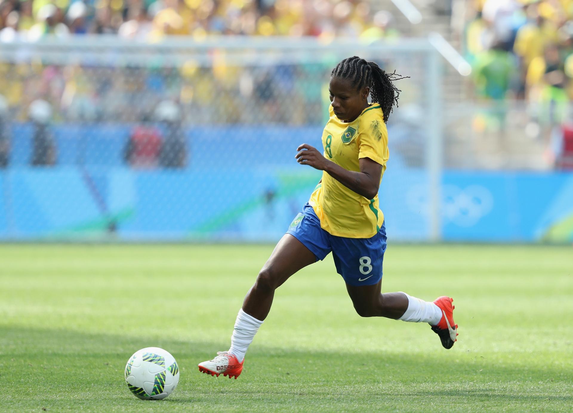 A lendária jogadora do futebol brasileiro feminino está se aposentando.