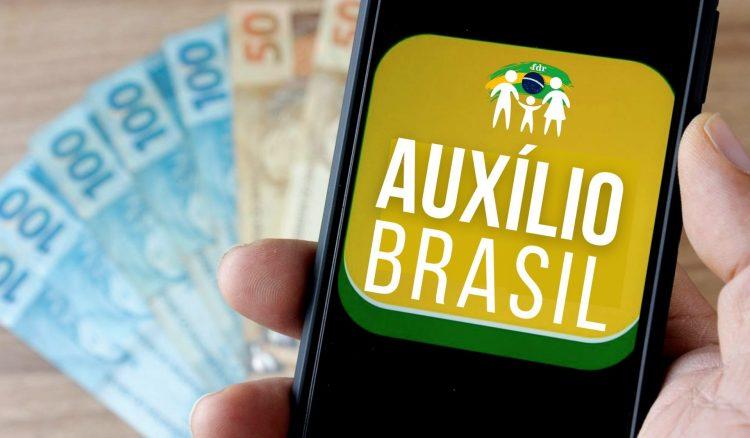 Caixa paga Auxílio Brasil a cadastrados de NIS final 4 nesta segunda-feira.