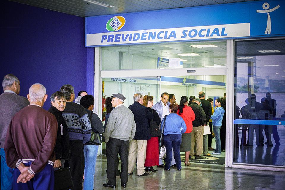 Cerca de 85 mil segurados do Instituto Nacional do Seguro Social (INSS) podem ter os benefícios suspensos.