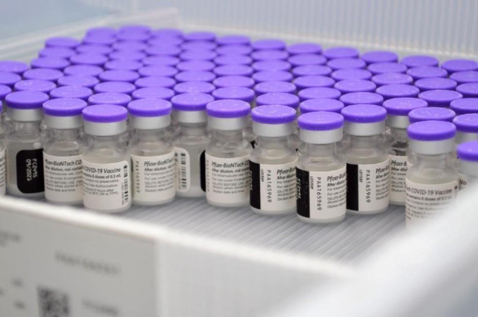 Governo inicia distribuição de 323 mil doses da vacina Janssen.