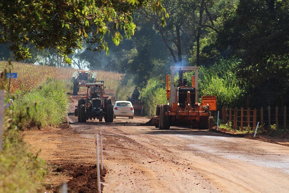 Iniciada a pavimentação da antiga estrada de Fama/MG.