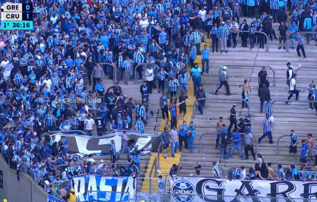Grêmio x Cruzeiro: árbitro relata briga na arquibancada e justifica expulsão de Paulo Pezzolano