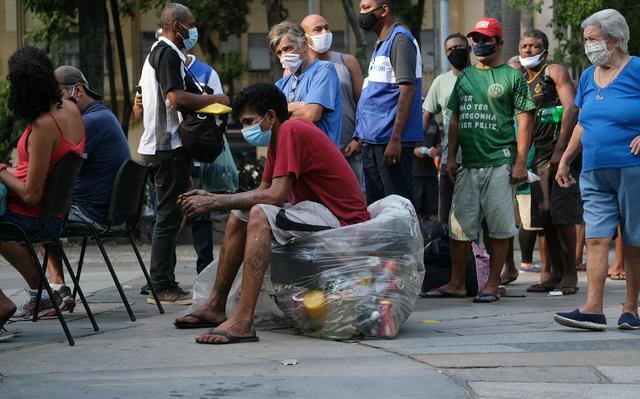 Pobreza bate recorde e atinge quase 20 milhões de brasileiros.