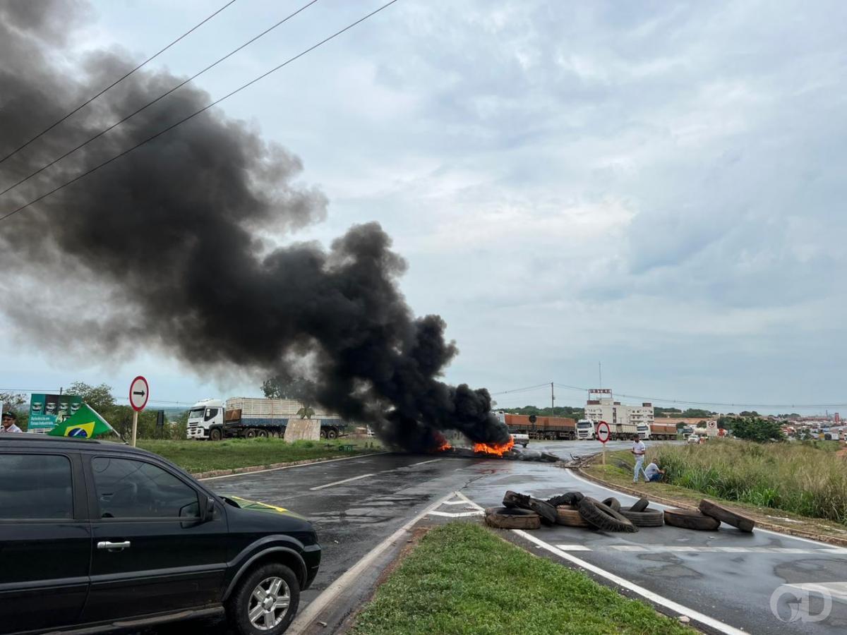 País tem 267 pontos de manifestação, incluindo 89 bloqueios em estradas, diz PRF