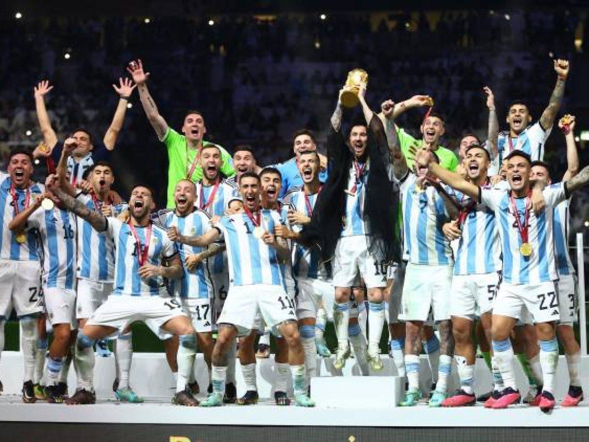 Argentina chega ao terceiro título mundial e Messi é convidado para colocar os pés na calçada da fama do Maracanã