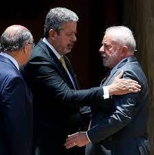 Bolsonaro suspende dinheiro do orçamento secreto após Lula fechar apoio a Lira