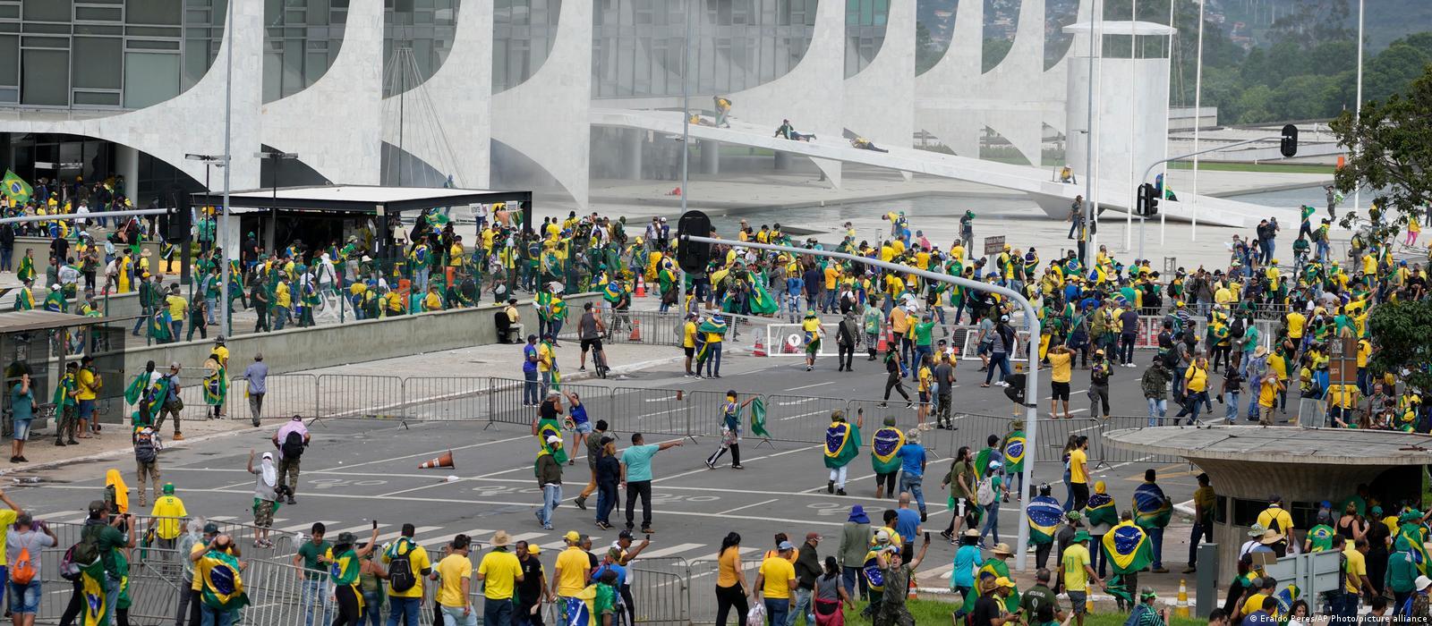 Terrorismo em Brasília: o dia em que bolsonaristas criminosos depredaram Planalto, Congresso e STF