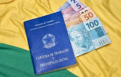 Lula anuncia aumento de R$ 18 no salário mínimo e reajuste na isenção do IRPF