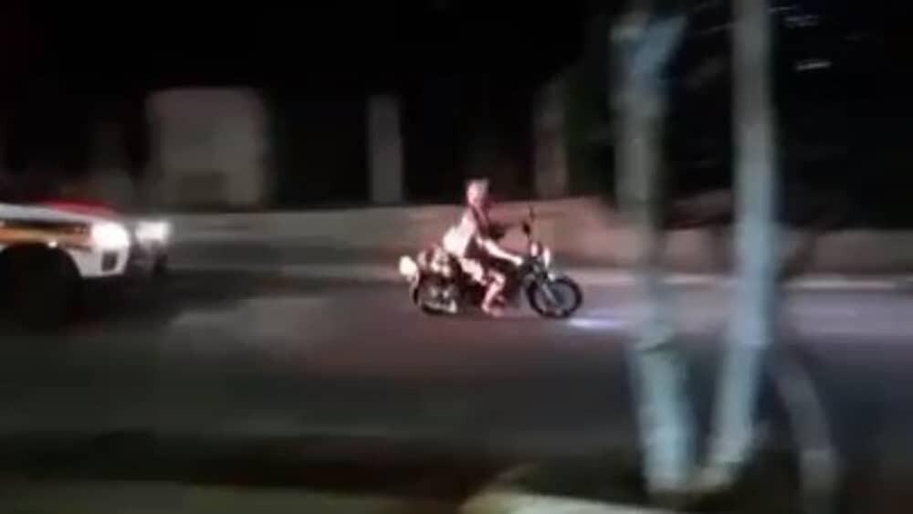 Motociclista é preso após perseguição policial em Campos Gerais- MG.