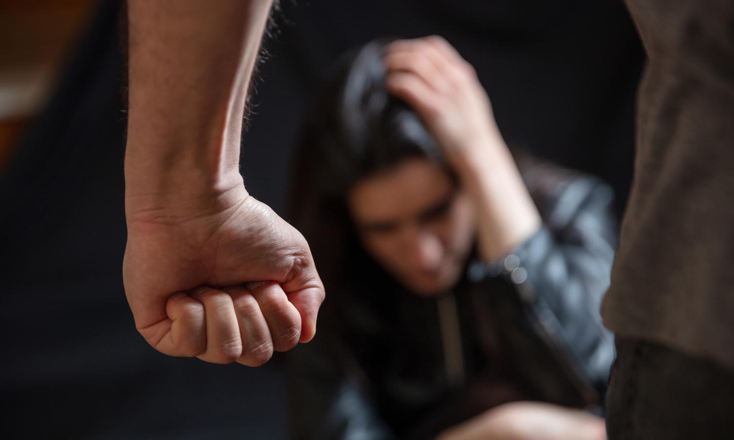 Epidemia de feminicídios expõe raízes históricas do ódio às mulheres no Brasil